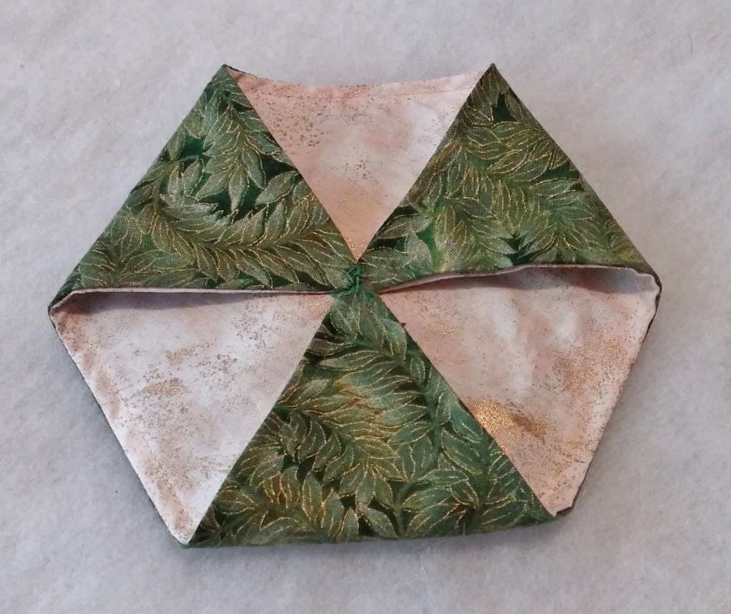 Folded Fabric Ornaments to Sew Tutorial, Part 1 / Beth Ann Williams