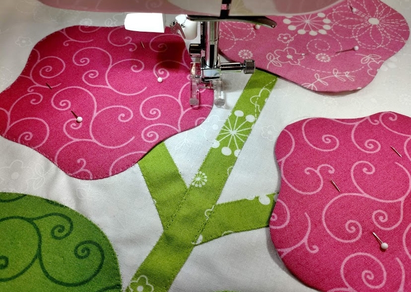 Quilting with Invisible Thread. How to sew your quilt with invisible  thread. 